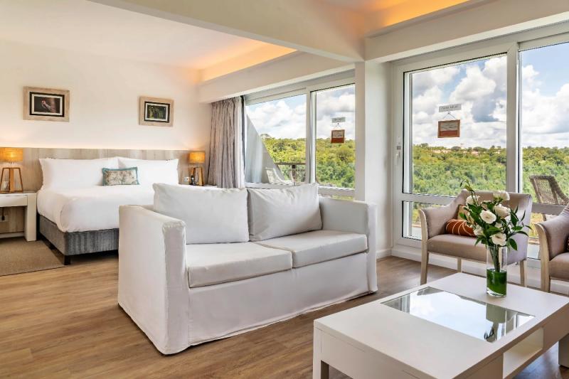 RedLevel Junior Waterfall View Suite