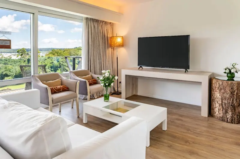 RedLevel Junior Waterfall View Suite