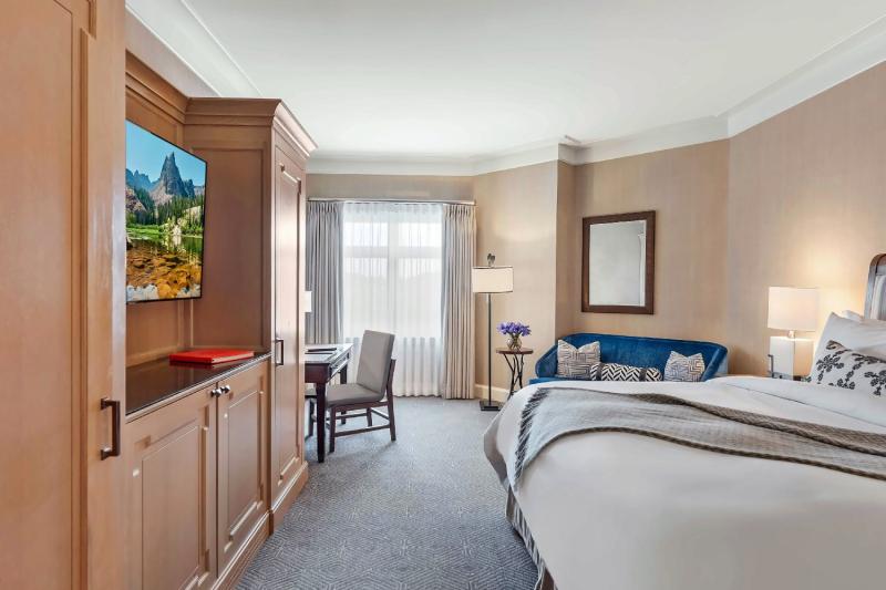 Superior Limited View Room