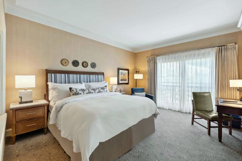Deluxe Valley View Room