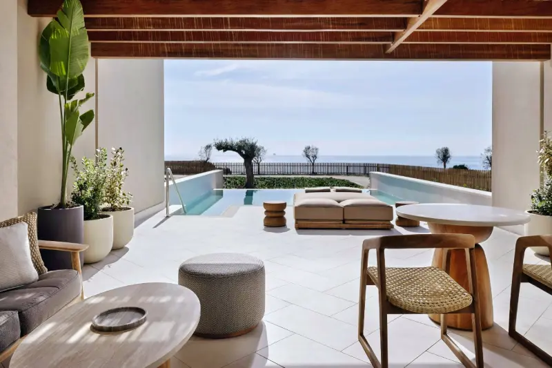 Eos Junior Sea View Pool Suite