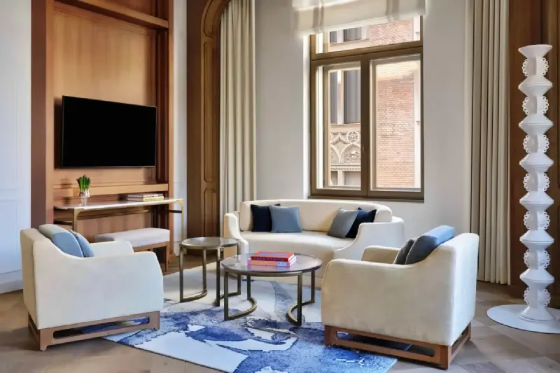 Deluxe City View Suite