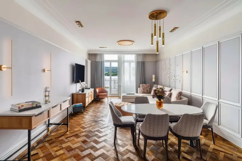 2 Bedroom Palace Lake View Suite