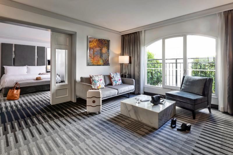 Courtyard View Club Suite