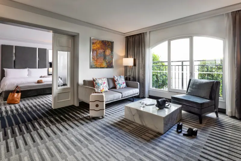Courtyard View Club Suite