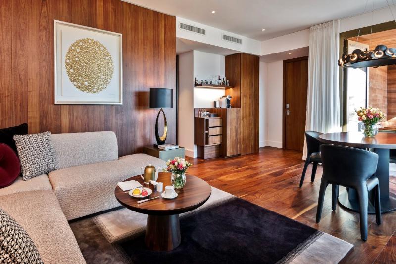 Contemporary Lake View Spa Suite