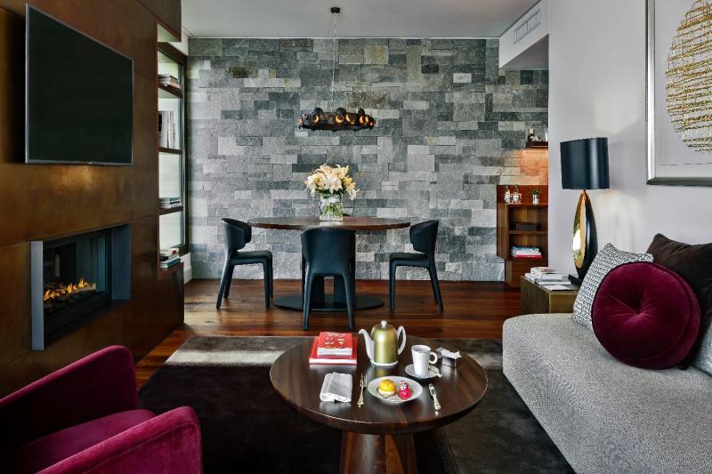 Contemporary Lake View Premium Suite