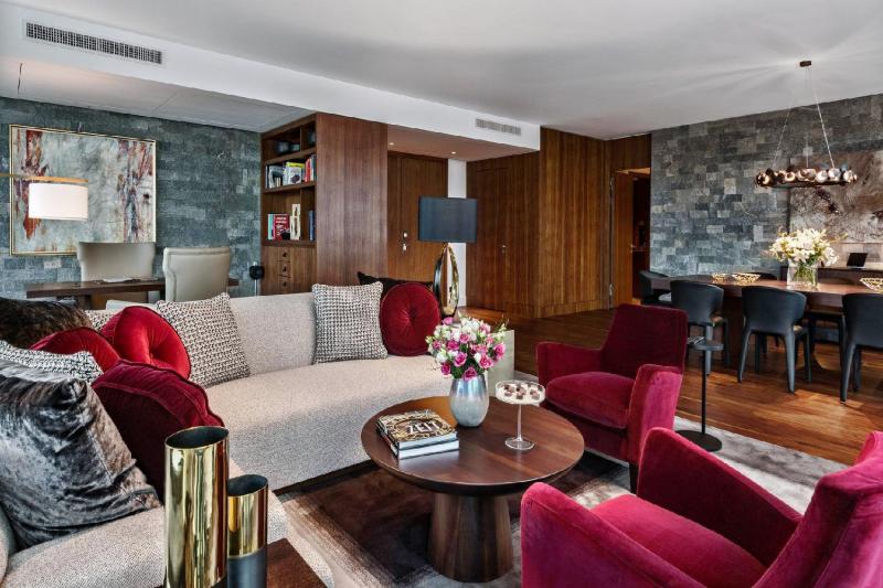 Contemporary Lake View Penthouse Suite