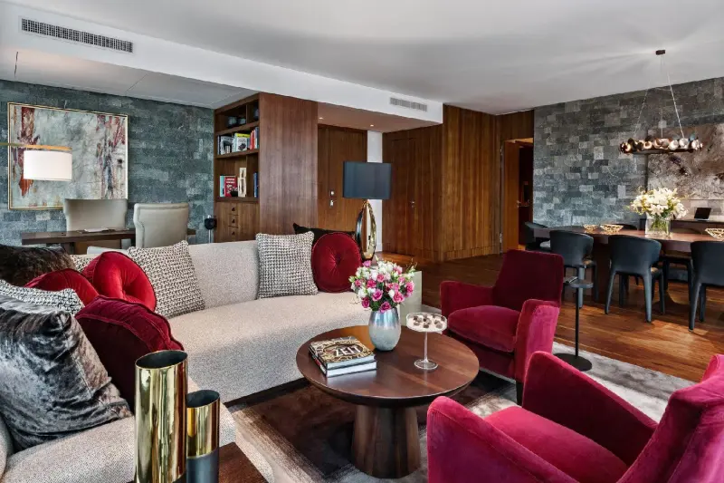Contemporary Lake View Penthouse Suite