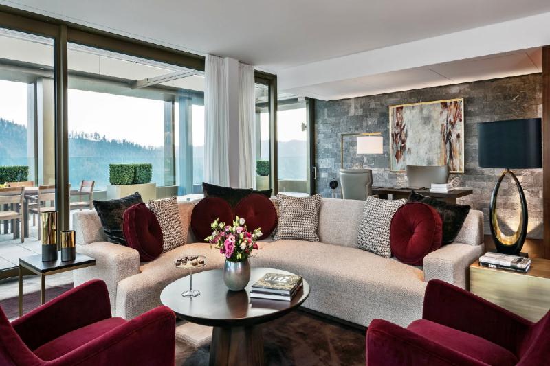 Contemporary Lake View Penthouse Suite