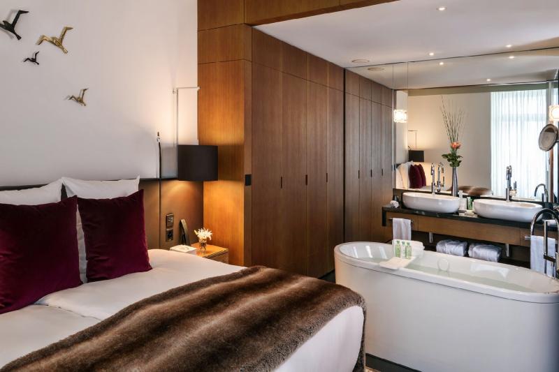 Heritage Lake View Suite