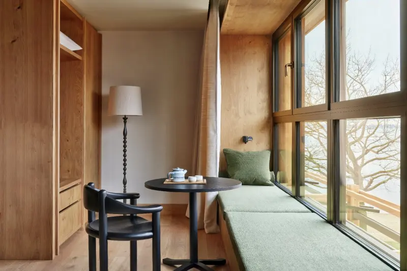 Corner Suite