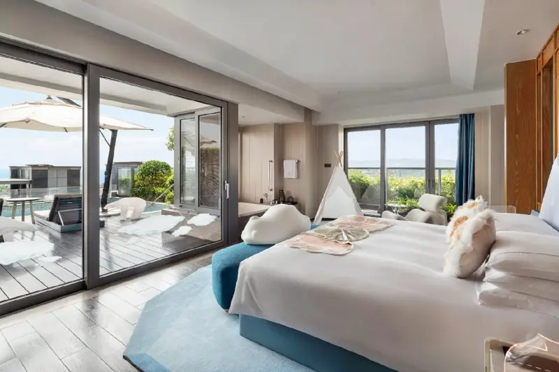 2 Bedroom Ocean View Family Pool Suite