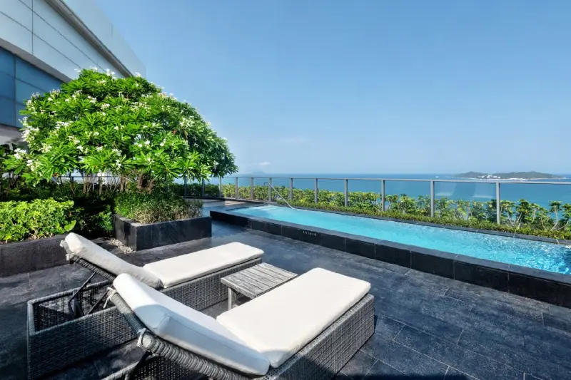 Grand Panoramic Ocean View Pool Suite