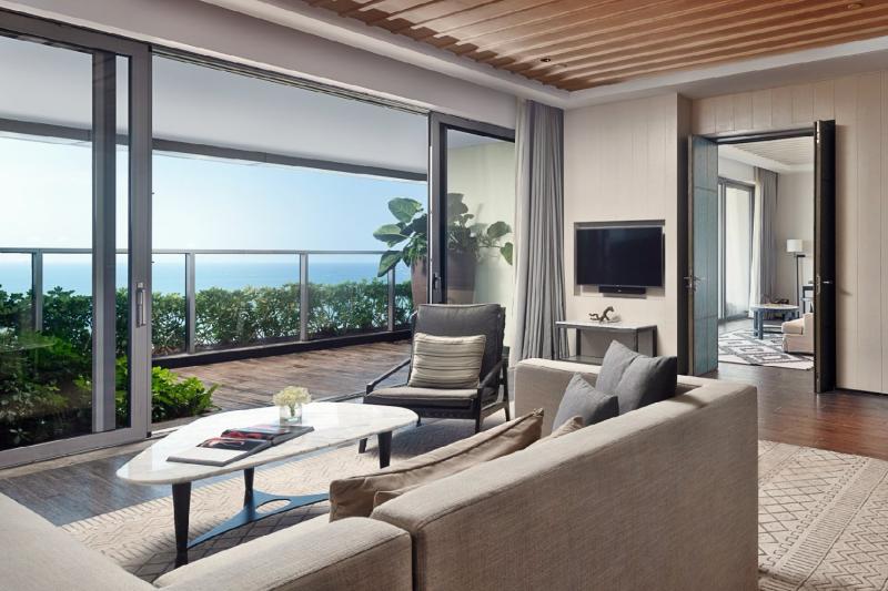 Grand Panoramic Ocean View Pool Suite