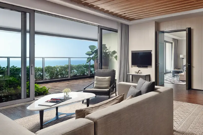 Grand Panoramic Ocean View Pool Suite