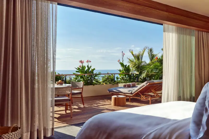 Panoramic Oceanfront Mountain Junior Suite