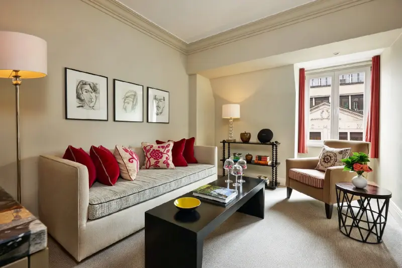 Junior Deluxe Suite 