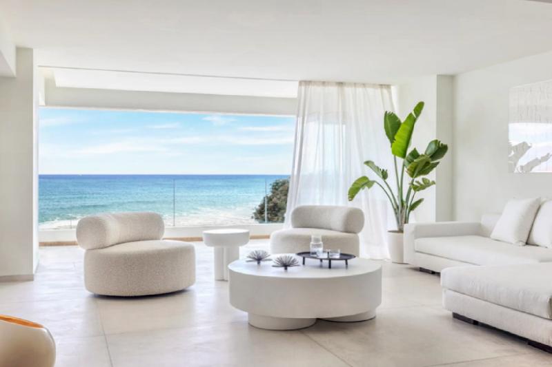Amirandes White Suite