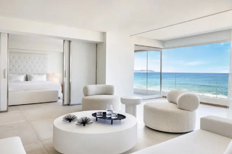 Amirandes White Suite