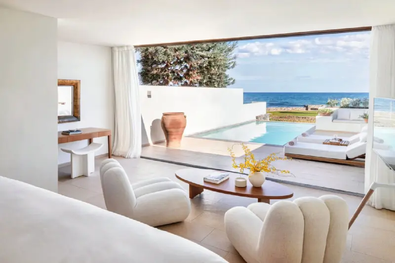 Junior Waterfront Gym & Pool Suite