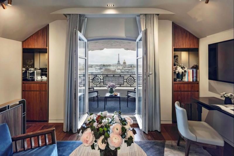 Eiffel View Terrace Amour Suite