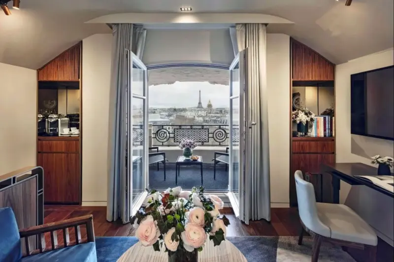 Eiffel View Terrace Amour Suite