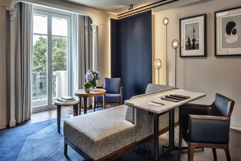 Junior Balcony Suite 