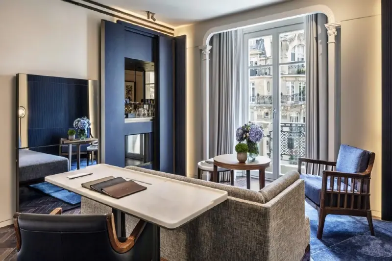 Junior Balcony Suite 