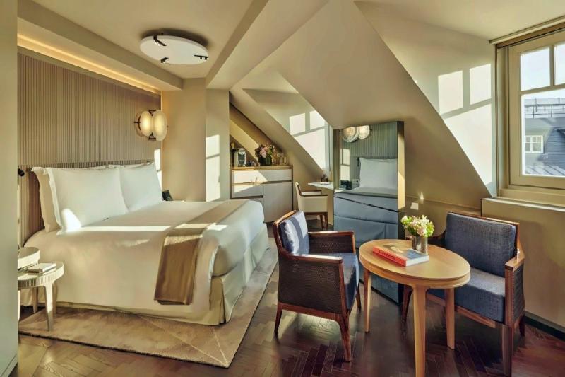 Deluxe Courtyard View Room