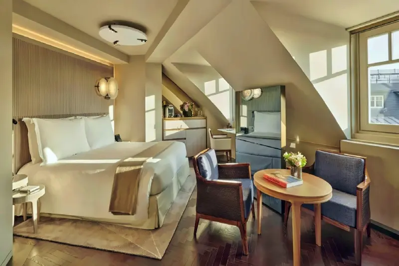Deluxe Courtyard View Room