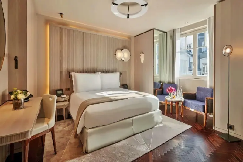 Grand Superior Room