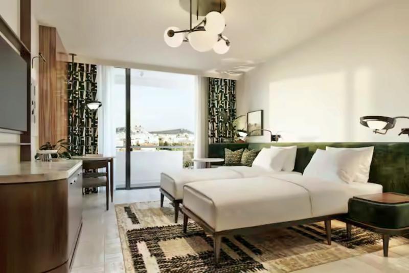 Deluxe City View Balcony Room