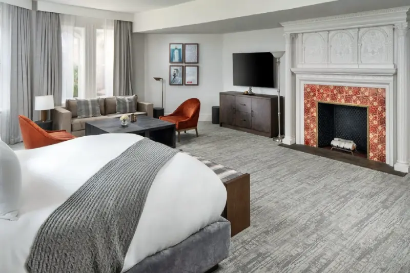 Melville Mansion Suite