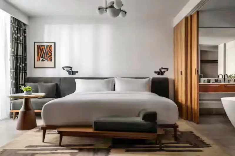Deluxe Balcony Club Suite