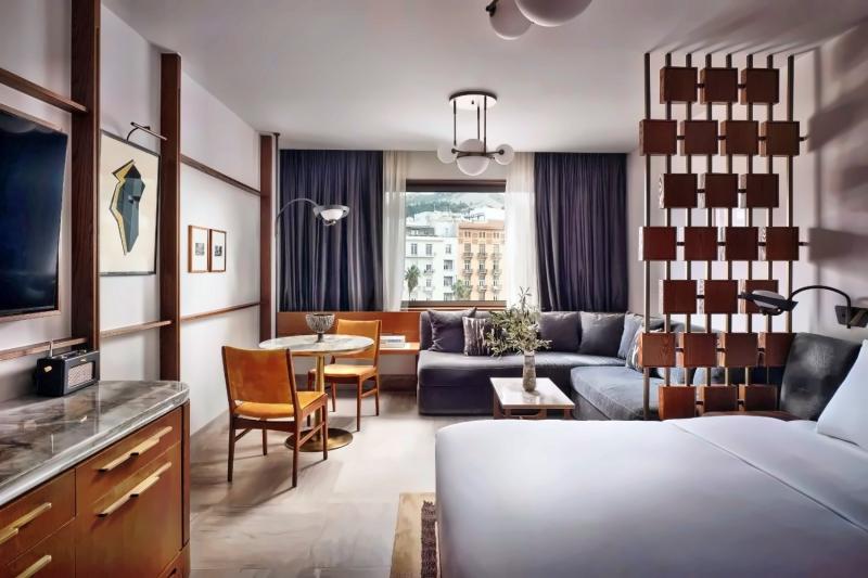 Junior City View Club Suite