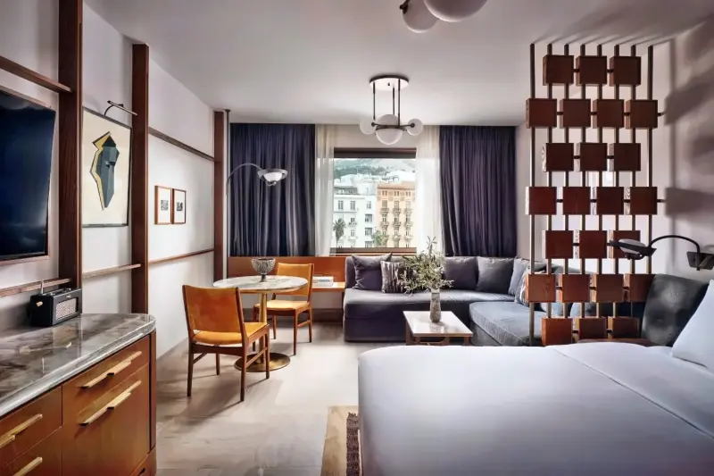 Junior City View Club Suite