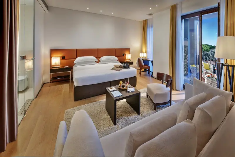 Balcony Junior Space Suite
