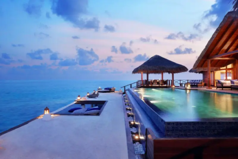 2 Bedroom Overwater Rehendi Presidential Pool Suite