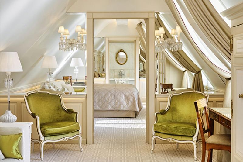 La Parisienne Courtyard View Suite