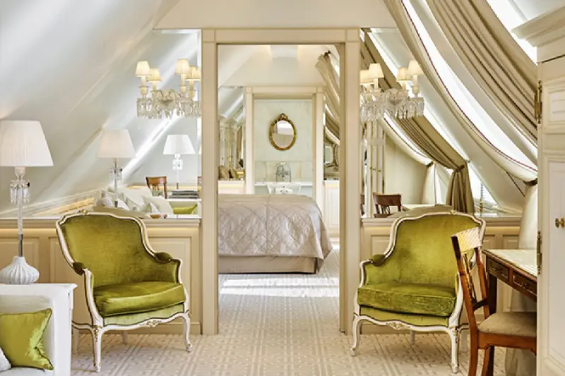 La Parisienne Courtyard View Suite