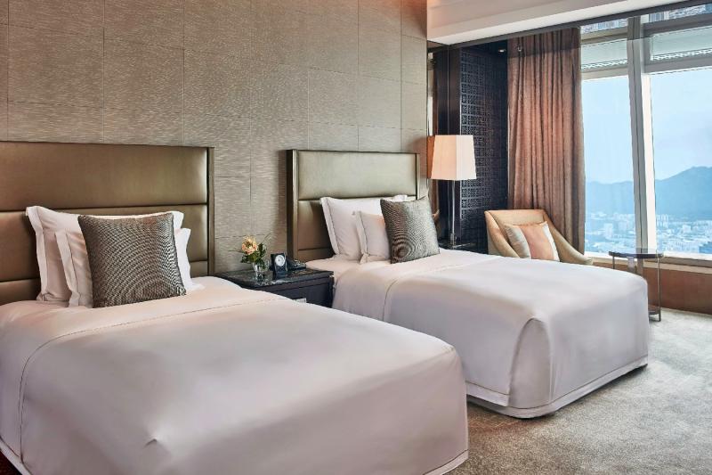 Deluxe Victoria Habour Skyline View Room