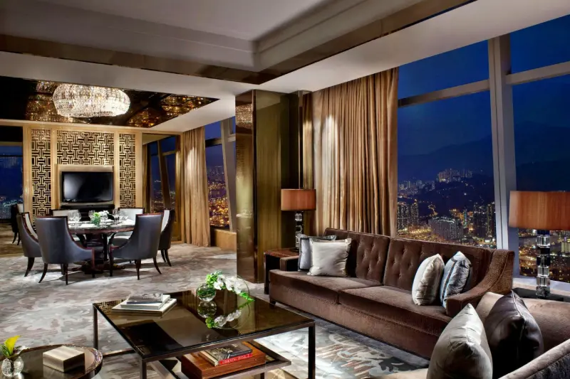 Carlton Club Suite
