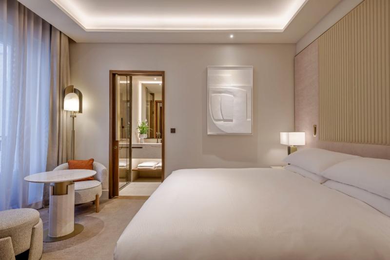 Deluxe Courtyard View Room