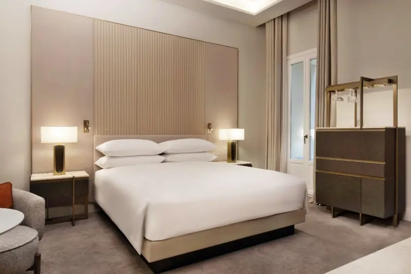 Deluxe Courtyard View Room