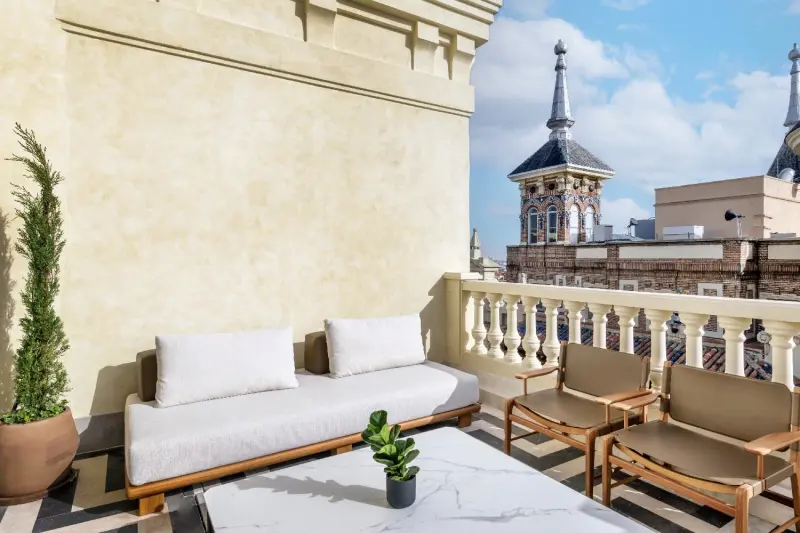 Junior Skyline View Terrace Suite