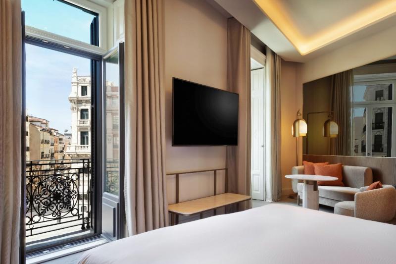 Premium Deluxe City View Balcony Room