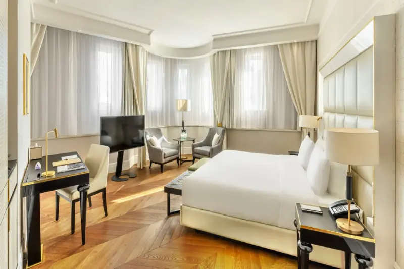 Corner Suite