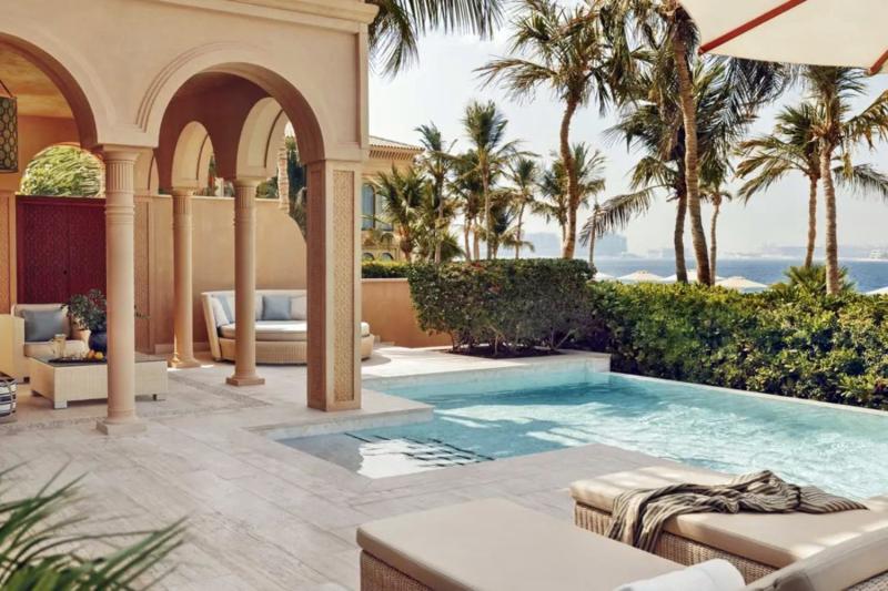 Beachfront Executive Pool Suite