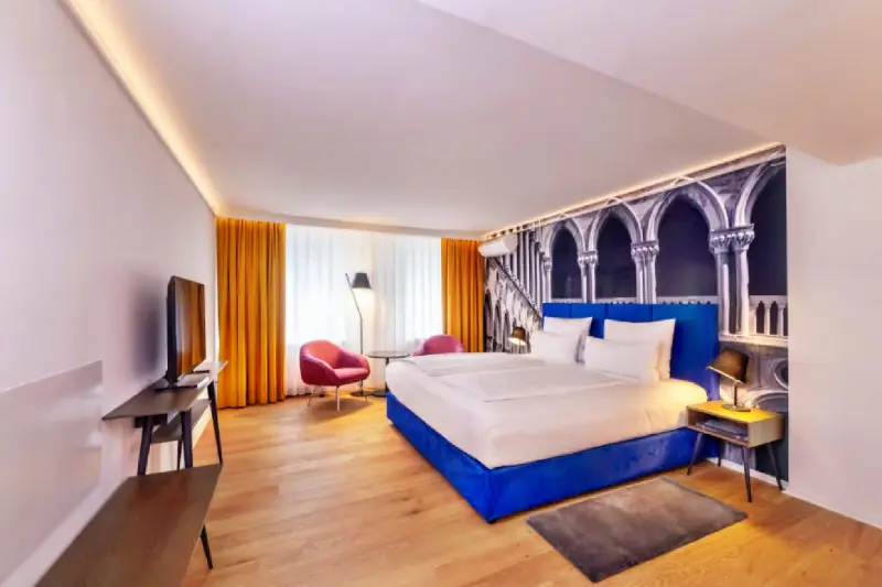 Junior Steingasse Street View Suite